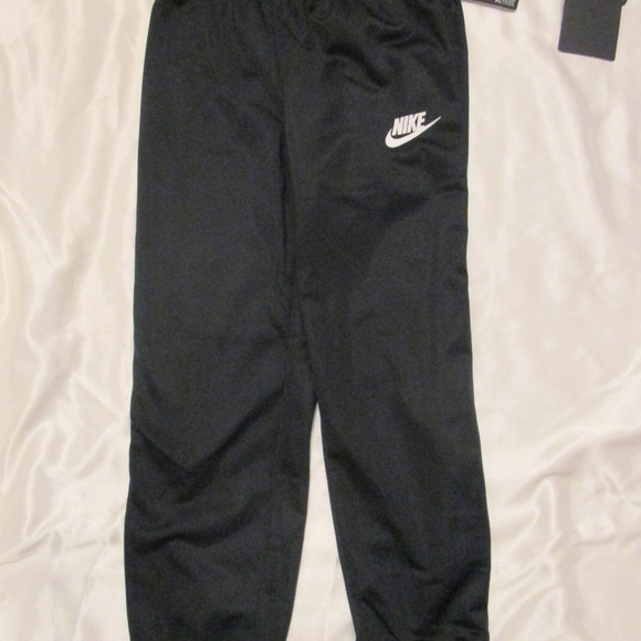 Nike Boys Tracksuit 2 Piece BlackWhite 86E130-023 Brand New with tags - Picture 3 of 8